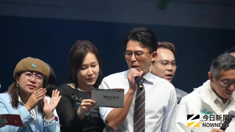    ▲民眾黨主席黃國昌與妻子高翔（左二）。（圖／記者呂炯昌攝）  