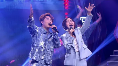 ▲《超級紅人榜》700集錄影當天，看到歷屆選手齊聚一堂，也讓主持群深刻體會節目長青的關鍵。（圖／三立電視提供）