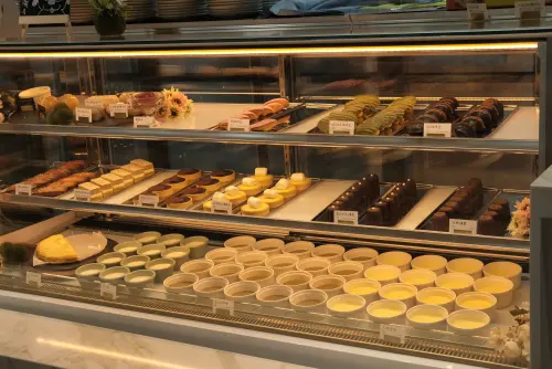 ▲森森燒肉台鋁店同樣有多樣化的甜點，各個做工精細。（圖／記者葉盛耀攝）