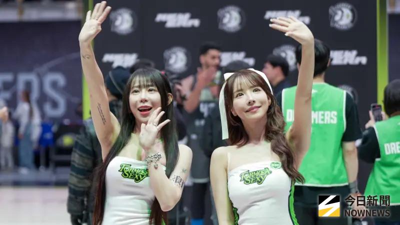 隊長梓梓遭嗆滾一邊！三上悠亞心疼發聲：很難過　揭她私下暖舉