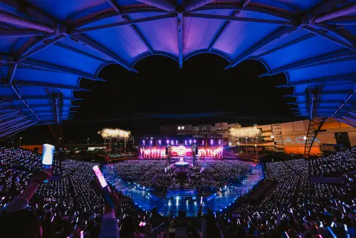 ▲五月天《回到那一天》演唱會巡演回到台中站，在2萬人的場地，五月天和觀眾的距離更近。（圖／相信音樂提供）