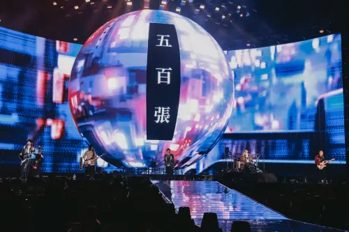 ▲五月天《回到那一天》巡迴演唱會，今（27）日晚間在台中演出，阿信在結尾時，首次談論上週不慎摔落舞台的心情。（圖／相信音樂提供）