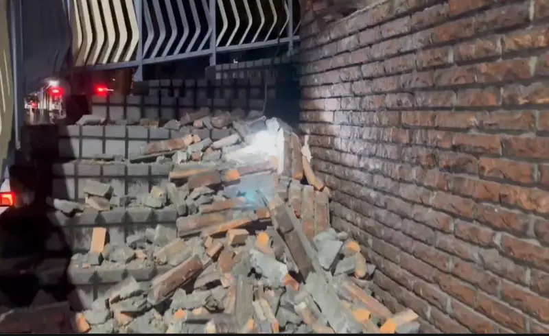 宜蘭7.0強震撼全台！雙北震度4級　新莊丹鳳高中前天橋磁磚掉落