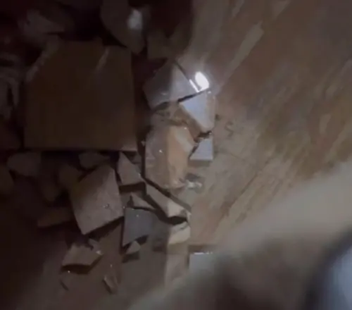 強震一搖水塔破裂！龜山民宅樓梯成瀑布　民眾逃生閃水又躲碎磁磚
