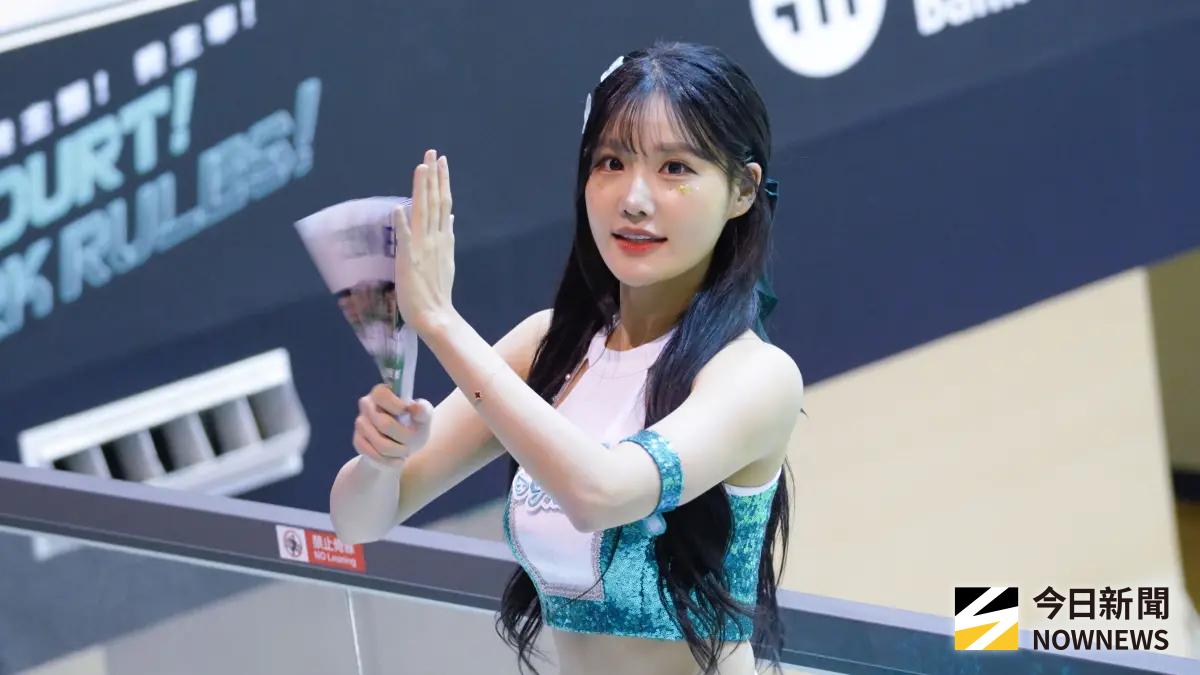 ▲宜蘭外海27日晚間發生規模7.0地震，洋基女孩韓籍成員睦那京、崔洪邏（如圖）、李素敏首次在台遇到強震，經紀人表示女孩們神態自若，崔洪邏則私下坦言害怕，所幸全員平安無事。（圖／記者張一笙攝）