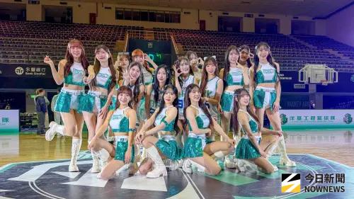 ▲洋基女孩昨日剛完成主場開幕首秀，當晚就遇到7.0強震。（圖／記者張一笙攝）