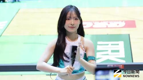 ▲洋基女孩「忙內」李素敏昨日在新竹體育館完成來台初登板首秀。（圖／記者張一笙攝）