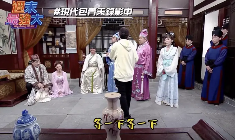 ▲娛樂搶先看包括昨晚宜蘭發生7.0大地震，當下節目《週末最強大》正在錄影，胡瓜等11位藝人（如圖）逃生瞬間全被拍；李聖傑被地震嚇得險拔腿狂奔；許允樂地震時躲在李玉璽懷中畫面超閃。（圖／Threads＠bigbangshow_）