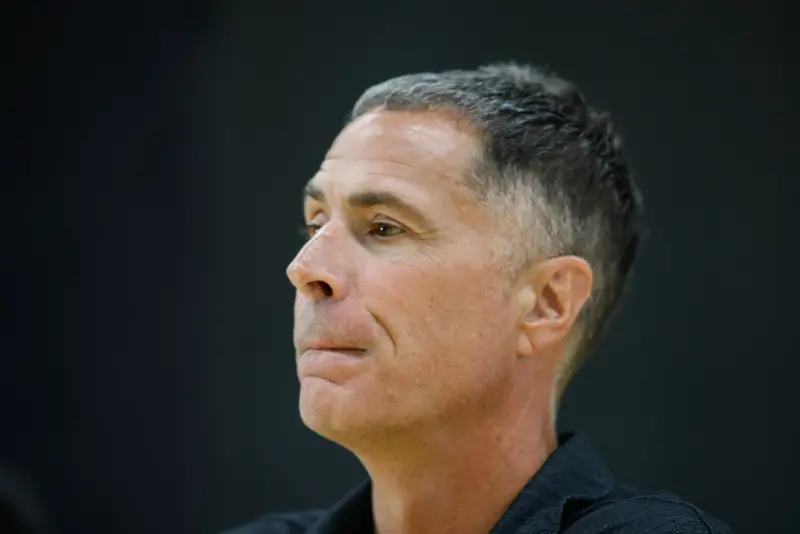 ▲美國NBA分析師Jason Timpf直言，湖人若想真正改善現況，關鍵不在於微調陣容，而是必須解雇總管佩林卡（Rob Pelinka），甚至在交易截止日前就該做出決斷。（圖／美聯社／達志影像）