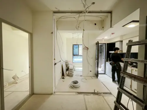 ▲裝潢時另一邊的牆也打掉，讓整個空間變得更開闊。（圖／P小姐提供）