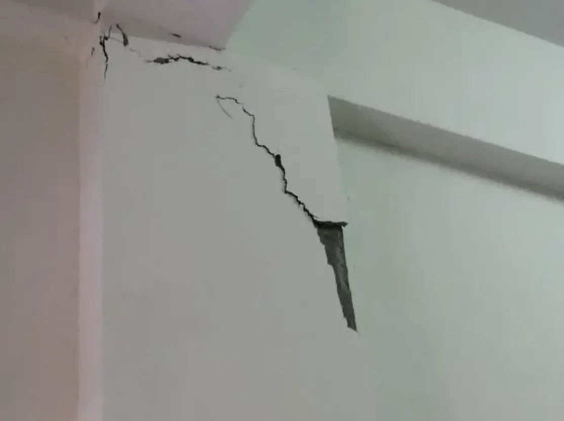 ▲地震發生後，應該立即避難，「建築安全履歷協會」理事長戴雲發提醒，等到地震平息後，記得檢查建築結構有無受損。（圖／戴雲發提供dyf.com.tw）