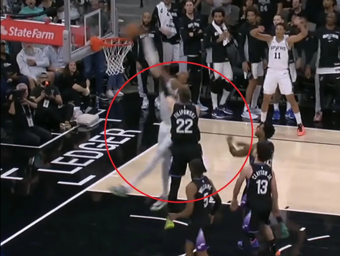 文班亞馬火星級隔扣震撼全場！NBA官網驚呆：開玩笑吧？