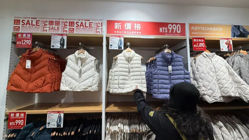 ▲UNIQLO、The North Face（北臉）羽絨外套相當受歡迎，但過去有民眾推薦新牌子，大讚保暖度一流又時尚，一件穿10年都沒問題。（圖/記者蕭涵云攝）