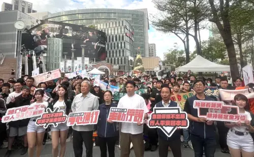 號召停讓專心過馬路！高雄市區監理所舉辦吳念庭路口安全快閃活動
