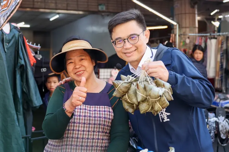 ▲ 民進黨高雄市長初選參選人立委賴瑞隆今（28）日展開全天市場掃街及車掃行程。（圖／民進黨高雄市長初選參選人賴瑞隆提供）