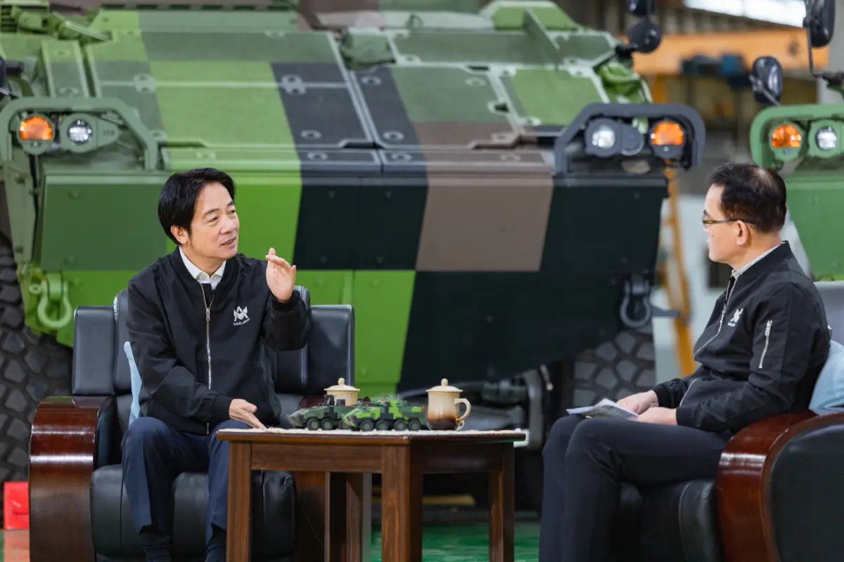 ▲賴清德於兵工廠接受資深媒體人鄭弘儀專訪。（圖／總統府提供）