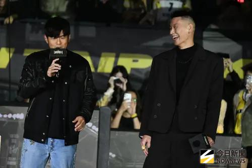 ▲新北國王今日為台裔球星林書豪舉辦盛大的球衣引退儀式，瘦子（E.SO）、吳建豪輪流登台，林書豪家人也全數到場，最終亞洲天王周杰倫也壓軸到場。（圖／記者林柏年攝）