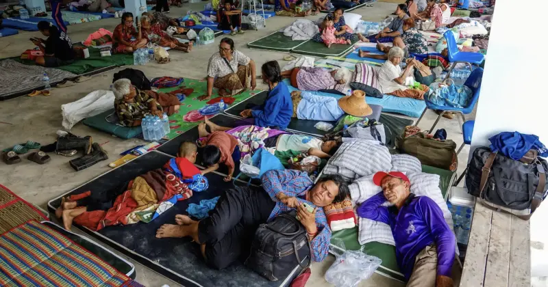 ▲泰柬停火協議生效,邊境村民終於能結束臨時安置的生活。(圖/翻攝自The Thaiger)