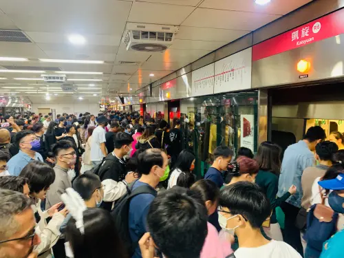 迎跨年！高捷延長營運「2站不開放」　凱旋站設蜜柑站長臨時賣店
