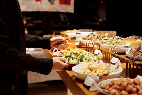 ▲陸府織森聖誕饗樂派對，住戶為Potluck晚宴親手做菜，美味飄香。（圖／業者提供）