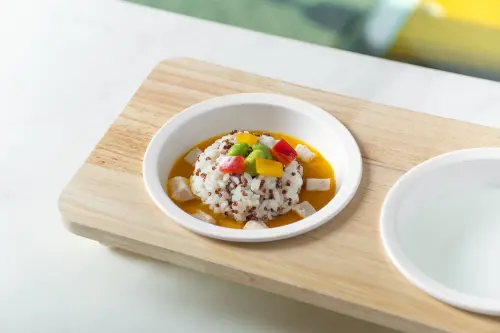 ▲李方艾美酒店也提供寵物專屬鮮食，透過客房餐飲服務即可點用，讓毛孩在房內也能享用.（圖／業者提供）