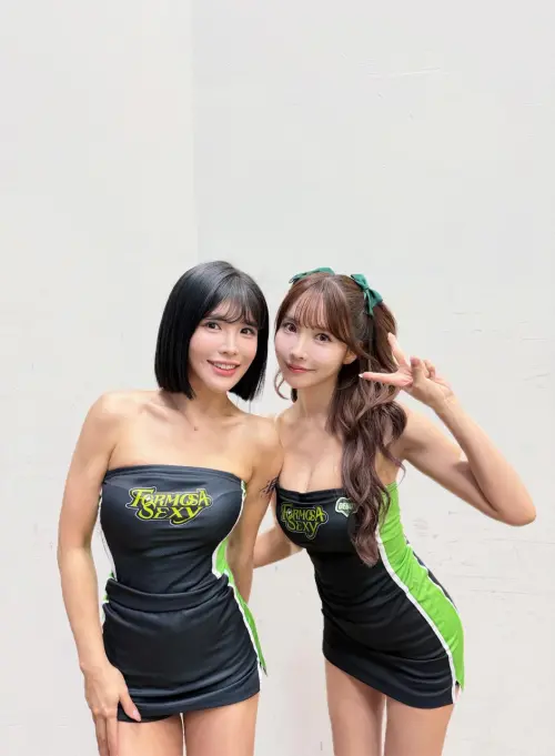 ▲三上悠亞（上下圖右）、壯壯合照，畫面相當「洗眼球」。（圖／壯壯IG@ula_shen_IG）