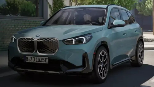 ▲張姓醫師主張，超速扣牌案發生後，他以簽約購買BMW iX1為條件，希望M3 Touring試駕車半年無法使用的營業損失賠償金額低於54萬元。（圖／翻攝BMW網頁）