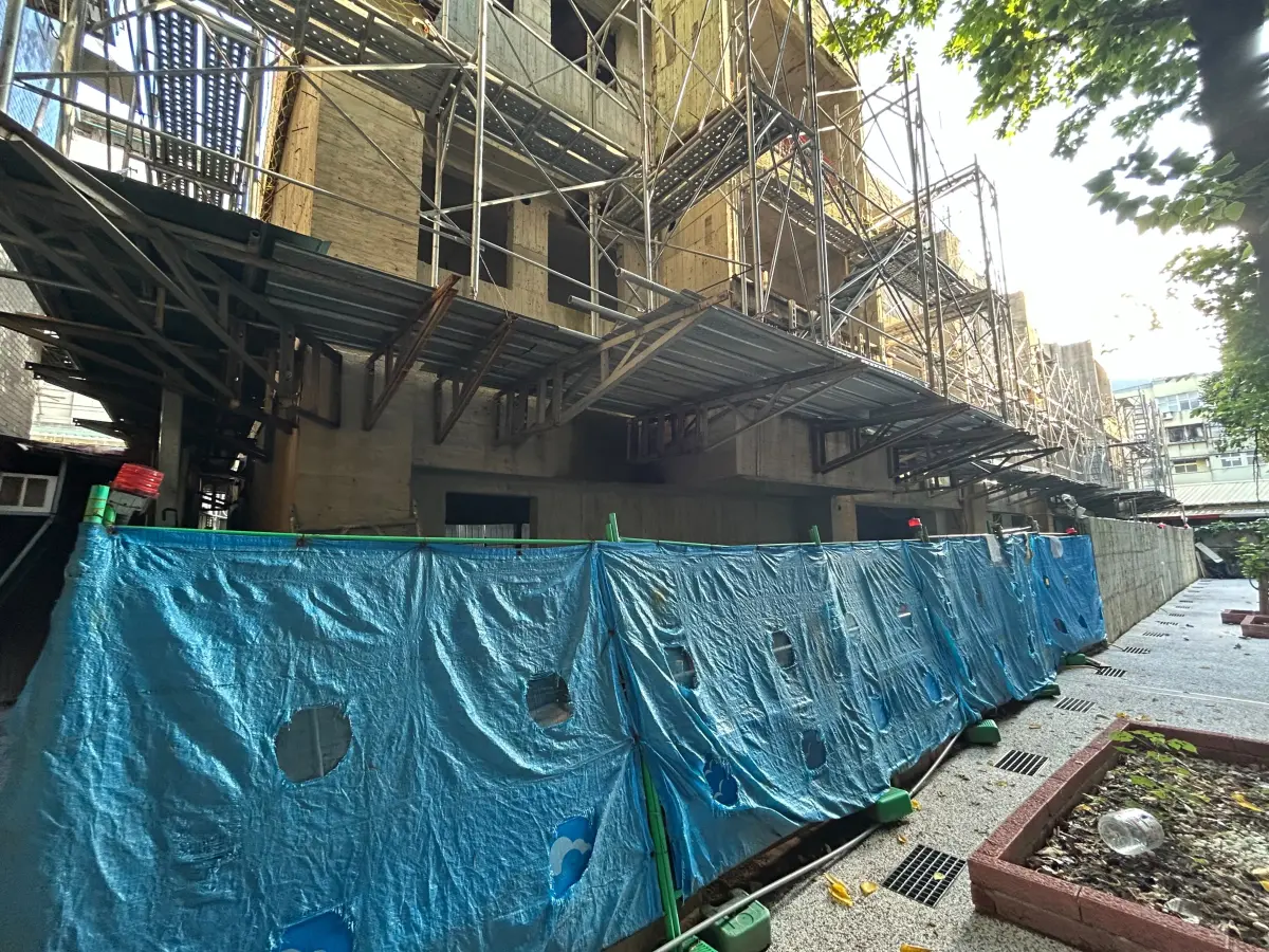 ▲台北市大安區爛尾樓「大安文樺」，日前一拍流標，台灣金服表示，二拍底價大砍1.1億元，預計明年開標。（圖／翻攝自台灣金服官網tfasc.com.tw）