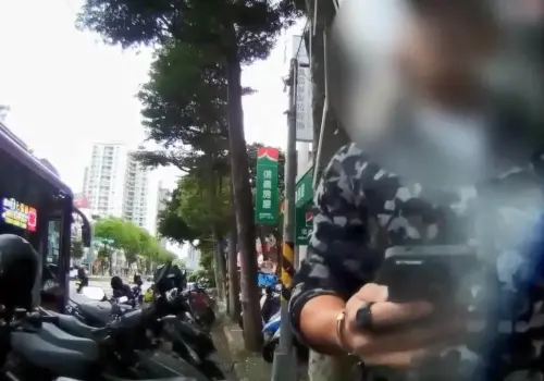 不滿公車乘客太吵！情侶檔參戰嗆「可以去包車」新北女怒：X了你
