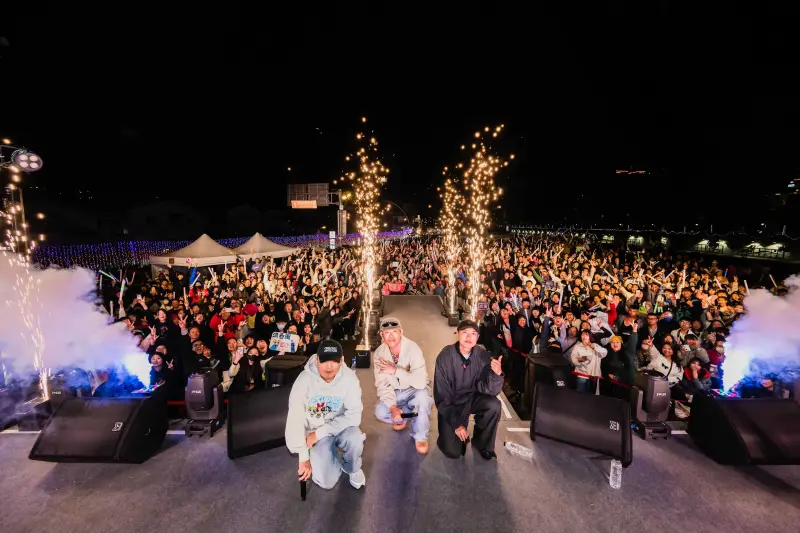 ▲水里歲末演唱會，玖壹壹天團以超強台味嘻哈魅力壓軸演出，全場嗨翻。（圖／水里鄉公所提供）