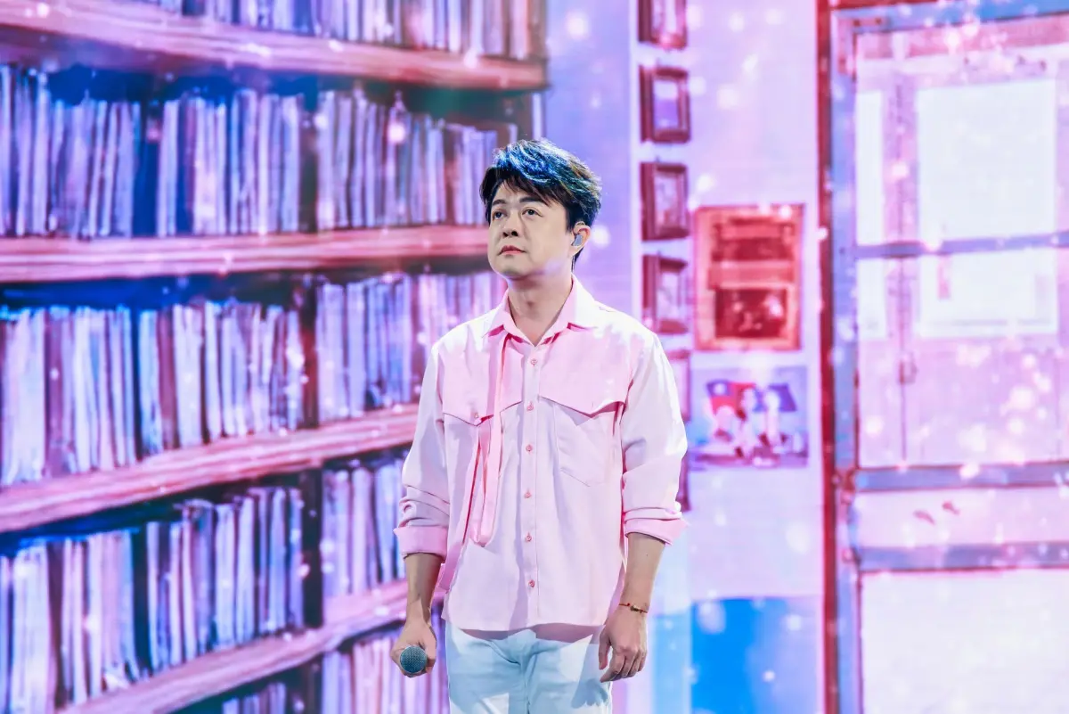 ▲翁立友（如圖）的爸媽當初為了讓他能夠學音樂去標會，他因此下定決心「成功的時候一定要好好報答他們」，怎料發片沒紅，讓翁立友感到自責，直說：「覺得自己怎麼這麼沒用。」（圖／中天電視提供）