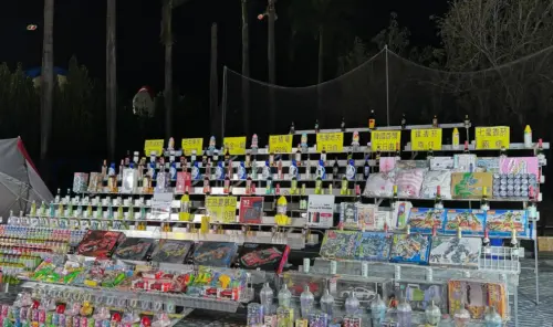 ▲南部夜市套圈圈攤位看到大獎都是超過10萬元等級的獎項，最高價的還是黃金1兩。（圖／當事人授權使用）