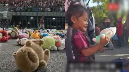 戰火陰影下的溫柔行動　柬埔寨球迷發起「玩偶雨」為孩子送暖
