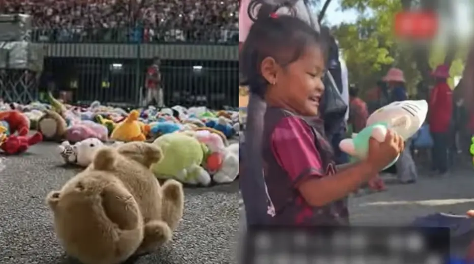 ▲柬埔寨金邊奧林匹克體育場足球賽中，觀眾將自備的毛絨玩偶拋向場內，作為送給戰亂中孩童的祝福。（圖／翻攝自柬中時報）