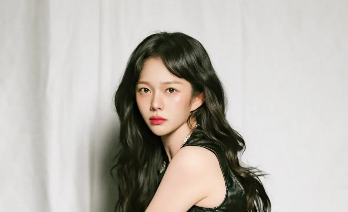 ▲鄭知蘇在《公益律師》中飾演明星Elijah，許多觀眾覺得她眼熟，事實上她就是在《黑暗榮耀》中飾演女主角文同珢的少女版。（圖／翻攝自IG@mint_ziso）