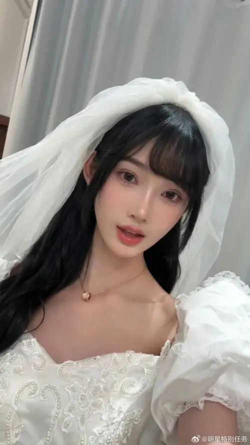 ▲七七家庭背景優越，傳出父親是中國知名上市公司老闆，而她在日本東京、美國紐約及西雅圖等地都擁有房產。（圖／七七小紅書）