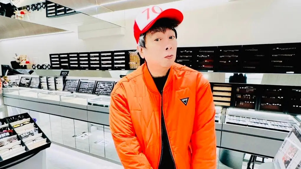 ▲《NOWNEWS今日新聞》整理今（30）日娛樂看點：資深藝人曹西平（如圖）昨深夜驟逝家中，臉書湧入大批粉絲不捨留言哀悼；金曲歌王林俊傑無預警認愛小20歲大陸網紅七七，周杰倫、五月天阿信齊送祝福；曹西平生前視龍千玉為唯一親人，兩人多年情誼曝光，過往吃飯落淚畫面再被翻出。（圖／翻攝自曹西平臉書）