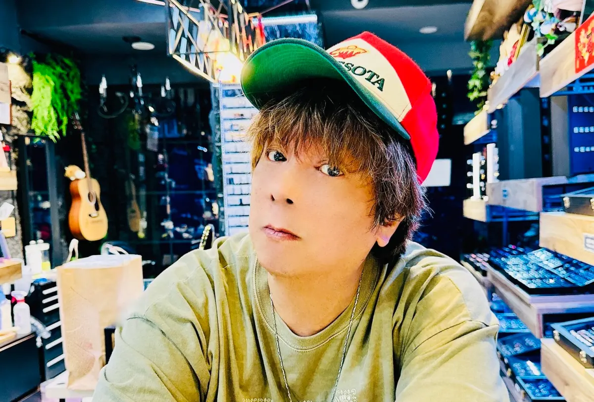 ▲資深藝人曹西平昨（29）日晚間10點多被發現在家中過世，享壽66歲。而出道多年的他，在巔峰時期曾月收破200萬，但為了償還家中債務，一夕之間負債千萬，但他不放棄，開啟一段長時間的還債生活，還在回歸演藝圈後，又因受不了虛偽，而開副業賣耳環，淡出螢光幕。（圖／翻攝自臉書@曹西平的粉絲愛團）