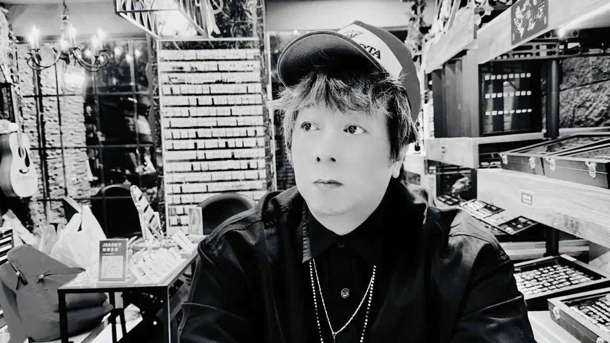 ▲曹西平驟逝引發追思，他生前一句「心中的第一名」與命名建議，成為啦啦隊女神籃籃演藝生涯的關鍵轉捩點，從星夢受挫到站上舞台中央，這句話不只成就一位女神，也留下前輩最深遠的影響力。（圖／翻攝自臉書@曹西平的粉絲愛團）