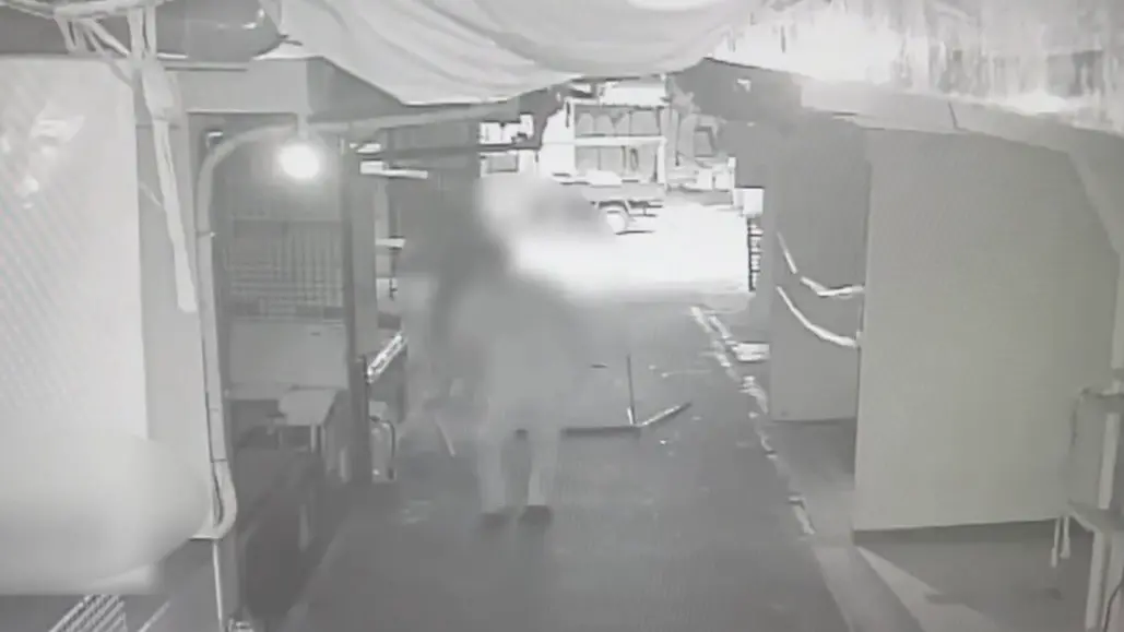 ▲台北市中正區一名林姓男子酒後情緒不穩，亂砸民宅造成毀損。（圖／翻攝畫面）