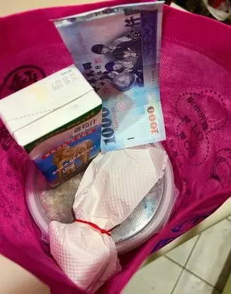 ▲曹西平跟乾兒子Jeremy以及女友同居，都會準備便當給孩子帶去公司，甚至拿錢給他們搭車、買點東西吃，相當暖心。（圖/曹西平臉書）