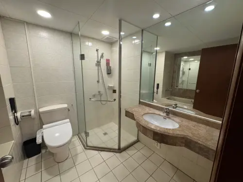 ▲樂天桃猿二軍搬離觀音「地獄宿舍」，新宿舍媲美飯店等級，擁有完善的衛浴設備。（圖／樂天桃猿提供）