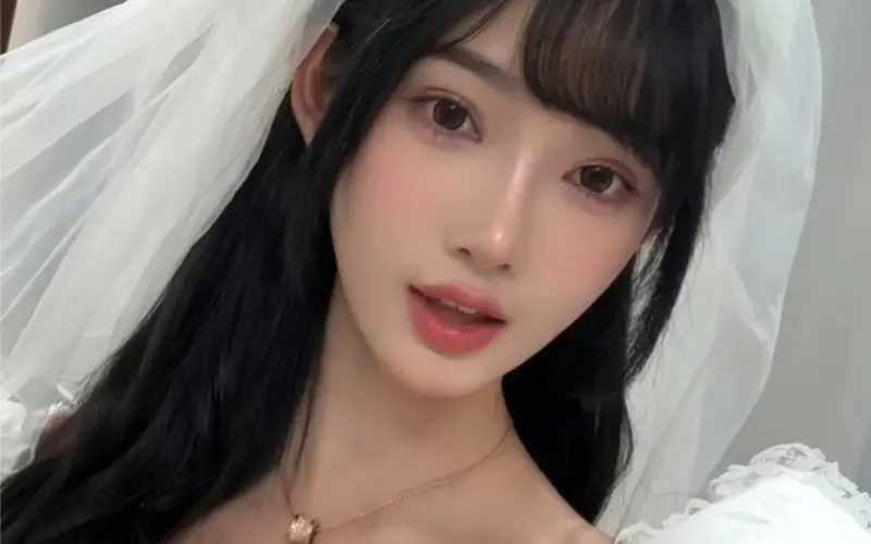 林俊傑認愛白富美網紅！23歲七七絕美婚紗照曝光　露鎖骨皮膚雪白