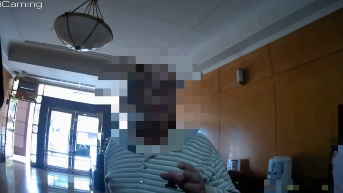 ▲新北市板橋區一處社區的保全因「無聊」從22樓丟擲8支滅火器。（圖／翻攝畫面）