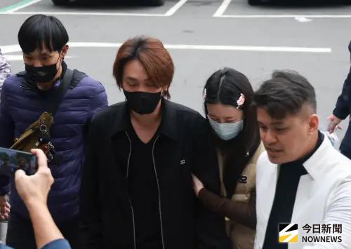 直擊／曹西平遺體相驗！Jeremy一身黑衣現身殯儀館　痛哭吐6字
