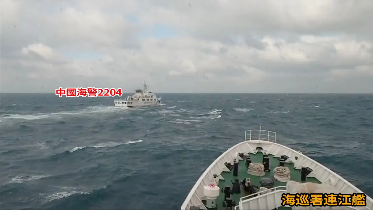▲澎湖隊連江艦於花嶼西北海域應對中國海警2204。（圖／海巡署提供）