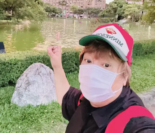 ▲曹西平（如圖）是台中人，他近年返回台中開店、生活，也在粉絲專頁和粉絲分享他小時候的住處，就在台中公園附近。（圖／翻攝自曹西平臉書）