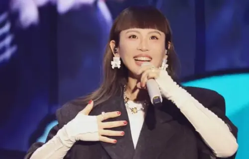 魏如萱小21歲男友Ian回來了！挺過遠距離戀愛　街頭0偽裝甜蜜約會
