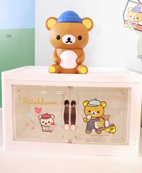 ▲立體造型公仔存錢筒+37L摺疊收納櫃+紅包袋。（圖／記者吳翊緁攝）