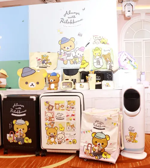 ▲7-11春節福袋1999元有4種組合、共27款選擇。（圖／記者吳翊緁攝）